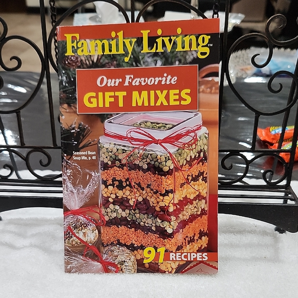 FAMILY LIVING "OUR FAVORITE GIFT MIXES" RECIPE BOOKLET
